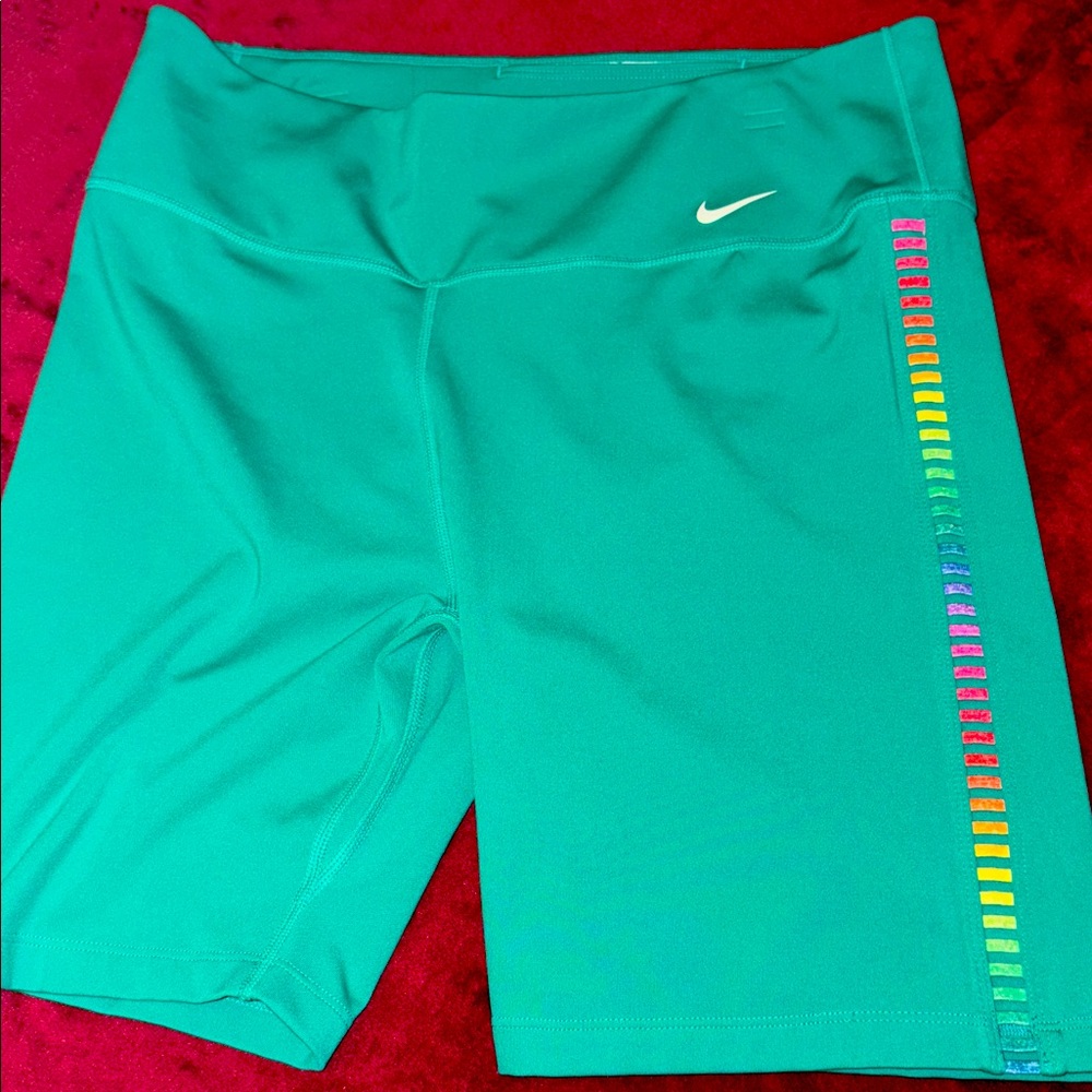 NWOT Nike 2 pc set One Rainbow Ladder 7-Inch Shorts & sports bra